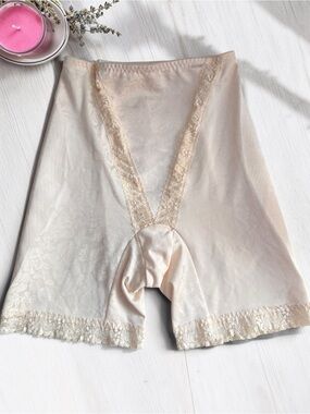 Vintage Plantex 1980 Secret Style 2886 Shaper Girdle Short Lace Floral size M